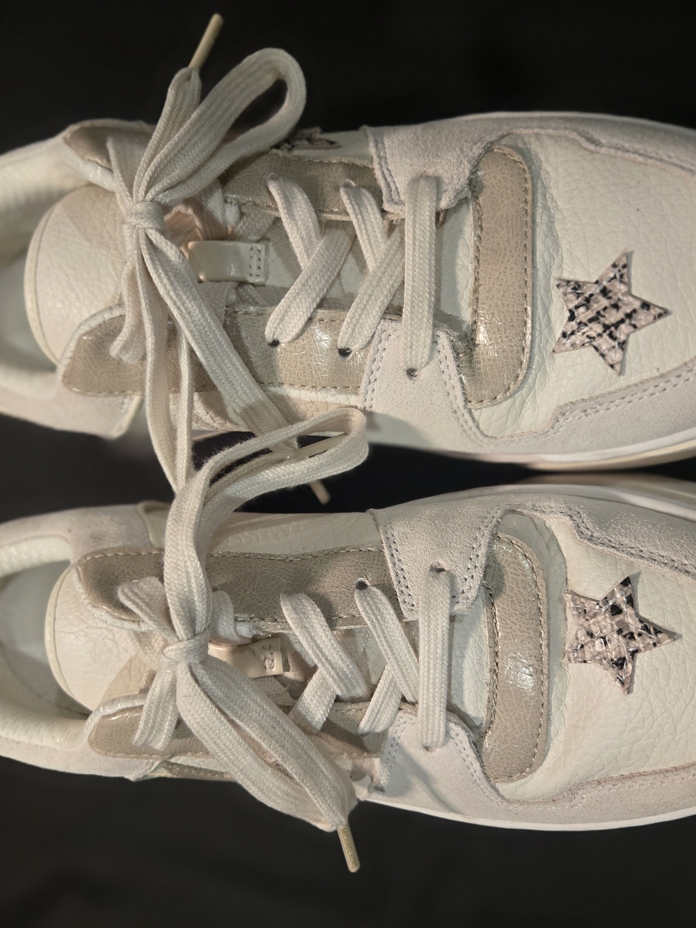 Michael Kors Off-White Leather Star Detail Sneakers